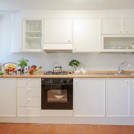 Casa Rosalba, Spacious With Elevator Along Via Guinigi Inside The Walls Lejlighed
