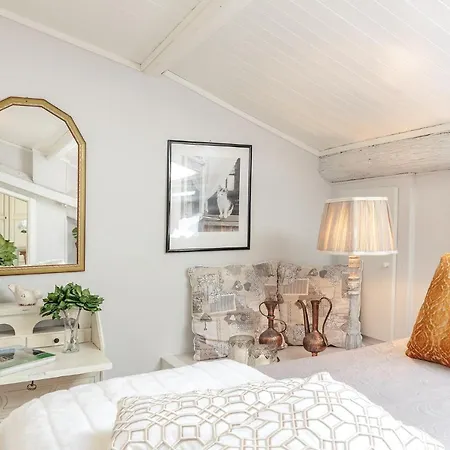 Casa Rosalba, Spacious With Elevator Along Via Guinigi Inside The Walls * Lucca