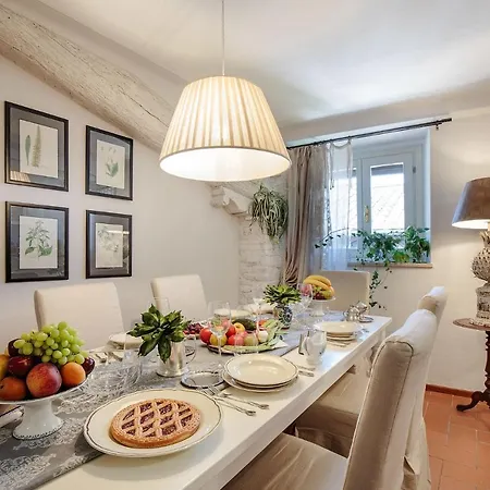 Lejlighed Casa Rosalba, Spacious With Elevator Along Via Guinigi Inside The Walls Lucca