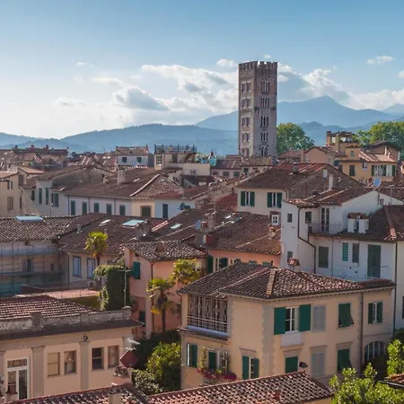 Casa Rosalba, Spacious With Elevator Along Via Guinigi Inside The Walls Lucca