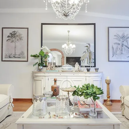 Lejlighed Casa Rosalba, Spacious With Elevator Along Via Guinigi Inside The Walls *