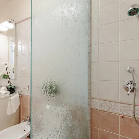 Lejlighed Casa Rosalba, Spacious With Elevator Along Via Guinigi Inside The Walls Lucca