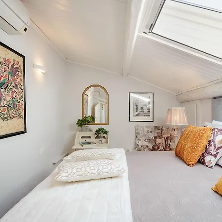 Casa Rosalba, Spacious With Elevator Along Via Guinigi Inside The Walls Lucca