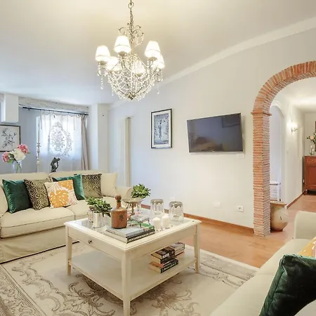 Lejlighed Casa Rosalba, Spacious With Elevator Along Via Guinigi Inside The Walls *
