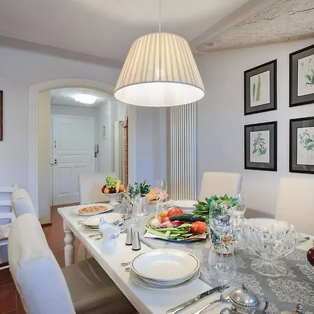 Lejlighed Casa Rosalba, Spacious With Elevator Along Via Guinigi Inside The Walls *